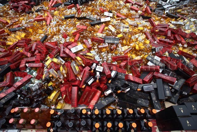 Ribuan Botol Miras dan Rokok Illegal Dimusnahkan Ribuan Botol Miras dan Rokok Illegal Dimusnahkan