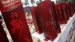Ribuan Botol Miras dan Rokok Illegal Dimusnahkan