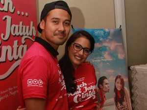 Pevita Pearce: Susah Nggak Jatuh Cinta Sama Chicco Jerikho