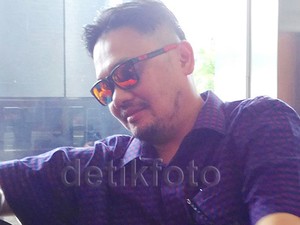 Kasihan Farhat, ke Mana-mana Naik Taksi
