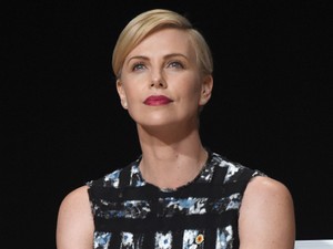 Seorang Stalker Ditangkap di Depan Rumah Charlize Theron