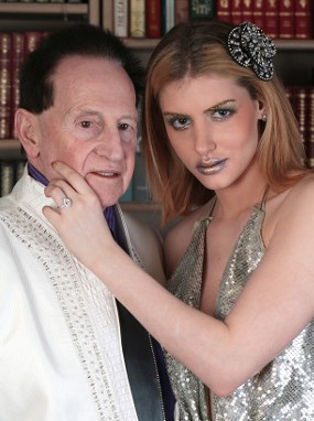 Baru 4 Bulan, Model yang Dinikahi Miliuner 72 Tahun Kini Minta Cerai