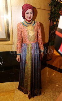Desy Ratnasari tetap cantik di usia 41 tahun. Pool/Ismail/detikFoto.