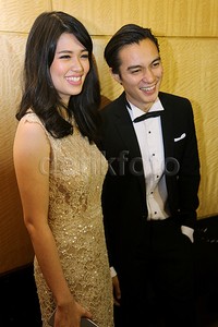 Ngaku hanya teman, Baim Wong gandeng Pica di nikahan Chelsea dan Glenn. Pool/Ismail/detikFoto.