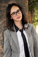 Si Cantik Pamela Bowie Jadi Anak Sekolahan