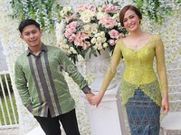 Namun, bintang film 'Ku Kejar Cinta Ke Negeri Cina' itu masih berahasia mengenai tanggal pernikahan. Pool/Ismail/detikFoto.