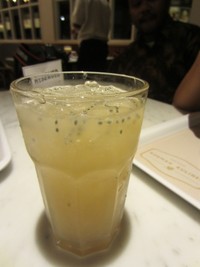 Minuman yang satu ini terasa menyegarkan. Jeruk nipis dicampurkan dengan sereh yang segar dan ditambah dengan kolang kaling yang empuk plus selasih.