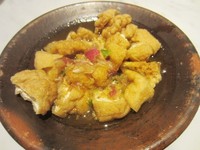 Tahu gejrotnya memiliki rasa yang gurih enak. Tahu lembut dengan ulekan bawang merah dan kuah cokelat yang manis gurih.