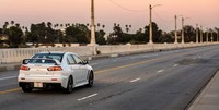 Lancer Evolution Final Edition tersedia dalam empat pilihan warna, yaitu New Pearl White, Octane Blue, Rally Red, dan Mercury Gray. Ist/Mitsubishi.