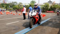 Anggota komunitas Honda Big Wing Jakarta mengikuti safety riding di Jatake Tangerang pada Sabtu (3/10/2015) lalu. Ist/WMS.