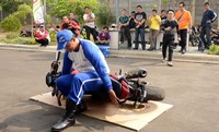 Anggota komunitas Honda Big Wing Jakarta juga diajari cara mendirikan motor yang terjatuh. Ist/WMS.