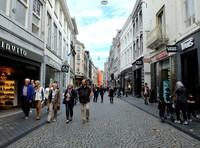 Maastricht adalah nama kota yang terletak di ujung selatan Belanda, berbatasan langsung dengan Jerman dan Belgia. Area pusat kota (city centre) di Maastricht dipenuhi jalanan cobblestone, sangat nyaman untuk berjalan kaki (Sastri/detikTravel)