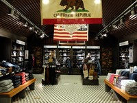 Di city center Maastricht pula, traveler bisa menemukan beberapa brand seperti America Today, ESPRIT, Jack & Jones, VANS, The Body Shop, Steve Madden, Swarovski, juga butik anak muda SISSY BOY (Sastri/detikTravel)