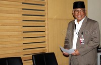Ruki tersenyum sebelum memberikan keterangan pers di gedung KPK, Jakarta. Pool/Lamhot Aritonang/detikFoto.