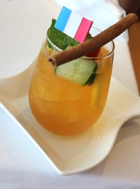 Mocktail French Tea Punch terbuat dari teh melati, sirup mint dan jus jeruk nipis segar.