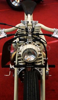 Motor kini lebih menonjolkan bentuk tulang yang dia miliki.