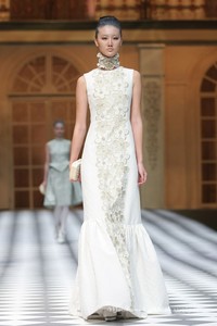 Sebastian Gunawan A Ladys Portrait Sebastian Red & Sebastian Sposa at The Ritz Calton. Pasific Place. Jakarta. [Foto: Mohammad Abduh/Wolipop]