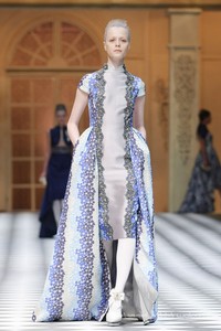 Sebastian Gunawan A Ladys Portrait Sebastian Red & Sebastian Sposa at The Ritz Calton. Pasific Place. Jakarta. [Foto: Mohammad Abduh/Wolipop]