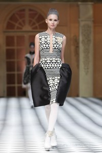 Sebastian Gunawan A Ladys Portrait Sebastian Red & Sebastian Sposa at The Ritz Calton. Pasific Place. Jakarta. [Foto: Mohammad Abduh/Wolipop]