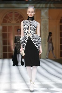 Sebastian Gunawan A Ladys Portrait Sebastian Red & Sebastian Sposa at The Ritz Calton. Pasific Place. Jakarta. [Foto: Mohammad Abduh/Wolipop]