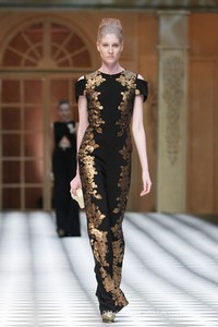 Sebastian Gunawan A Ladys Portrait Sebastian Red & Sebastian Sposa at The Ritz Calton. Pasific Place. Jakarta. [Foto: Mohammad Abduh/Wolipop]