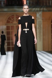 Sebastian Gunawan A Ladys Portrait Sebastian Red & Sebastian Sposa at The Ritz Calton. Pasific Place. Jakarta. [Foto: Mohammad Abduh/Wolipop]