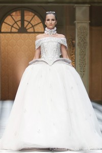 Sebastian Gunawan A Ladys Portrait Sebastian Red & Sebastian Sposa at The Ritz Calton. Pasific Place. Jakarta. [Foto: Mohammad Abduh/Wolipop]