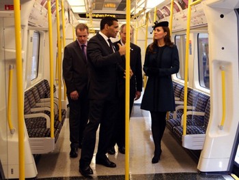 Putri Chaterine meninjau MRT di London. (istimewa/detikcom/gettyimages)