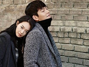 Bikin Cemburu! Kim Woo Bin dan Shin Min Ah Mesra Jadi Model Brand Fashion
