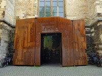 Selexyz Dominicanen, begitu nama toko buku ini, menempati bekas gereja Dominican yang dibangun pada 1294. Ini adalah bagian depan gereja yang pintu masuknya dimodifikasi (Sastri/detikTravel)