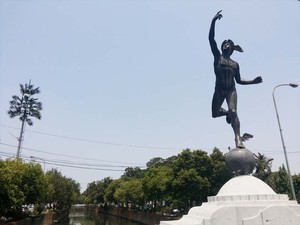 Tas Hermes Tahu, Masak Patung Hermes di Jakarta Nggak Tahu