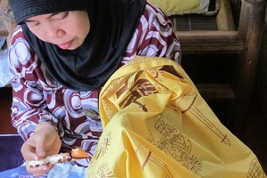 Kata Siapa Jakarta Nggak Punya Batik, Ada Batik Betawi Nih