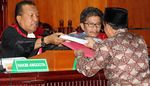 Fuad Amin Bacakan Pledoi