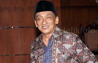 Fuad Amin meninggalkan ruang sidang usai membacakan pledoi. Pool/Lamhot Aritonang/detikFoto.