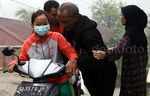 Warga Padang Lawan Asap dengan Masker