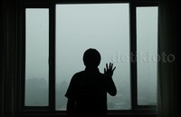 Kabut asap membuat jarak pandang terbatas.