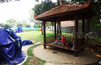Saung dan mainan anak.