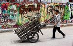 Tembok Jalan KH Mas Mansyur Dipenuhi Grafiti