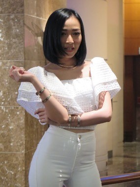 Mengintip Sesi Foto Rinni Wulandari di Malaysia