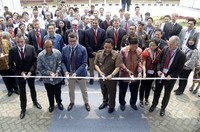 Hadir dalam acara peresmian tersebut Country Managing Director ABB in Indonesia, Richard Ledgard, Sekretaris Direktorat Jenderal Ketenagalistrikan, Kementerian ESDM, Ir. Sujatmiko, Managing Director for Medium Voltage ABB, Bruno Melles, Walikota Tangerang, Arief Wismansyah, Presiden Komisaris ABB di Indonesia, Murdaya Po, Product Group Manager, Switchgear, Medium Voltage Products ABB, Dr. Ralf Heinemeyer. Pool/dok. ABB.