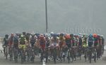 Asap Masih Temani Pebalap Tour de Singkarak
