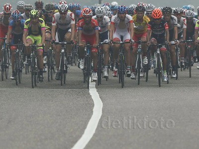Asap Masih Temani Pebalap Tour de Singkarak