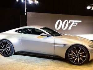 Aston Martin Tunggangan James Bond Tampil di London