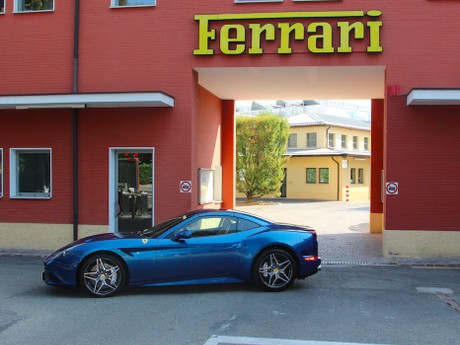 Menjelajahi Italia dengan Versi Terbaru Ferrari California T