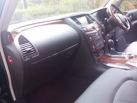     New Infiniti QX80 memberikan privasi untuk pengendara dengan acoustic insulation laminated glass dan thinsulate fiber thermal insulation yang ditambahkan di panel interior, pengendara bisa merasakan kesenyapan dalam kabin selama perjalanan. (Niken Purnamasari-detikOto).