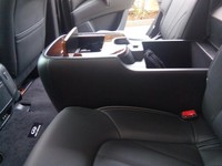     Kursi belakang Infiniti QX80 memberikan kenyamanan untuk penumpang. SUV 7-seater ini memiliki leg room yang lebih luas di baris kedua dan ketiga. (Niken Purnamasari-detikOto).