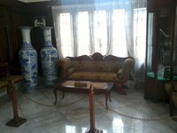 Salah satu sudut di Museum AH Nasution. Ruangan ini berfungsi sebagai ruang tamu, berada di sebelah kanan begitu traveler melangkahkan kaki masuk ke dalam museum (Wahyu/detikTravel)
