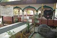 Makan Pangeran Achmad Djaketra berada di Jl Jatinegara Kaum No 49, Pulo Gadung. Dahulu Pangeran Achmad Djekatra melarikan diri dari Belanda dan menetap hingga akhir hayatnya di sana (Randy/detikTravel)