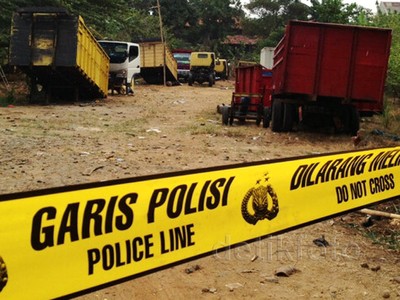 Polisi Gerebek Gudang Truk Curian di Depok