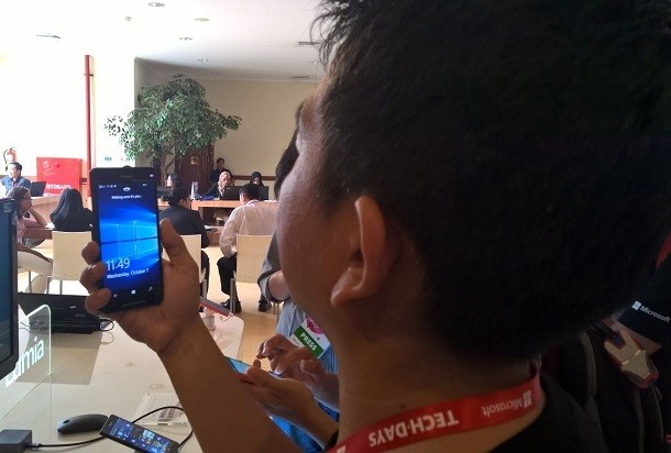 Menjajal Komputer Saku Berwujud Lumia 950